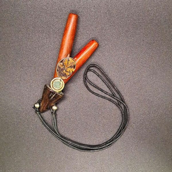 Collier Kuripe Palisangre Ou Pona - Fait À La Main Avec De L'Ayahuasca, Du Pona, Du Palo Rosa, Du Palo Santo Et Des Pierres De Turquoise, Article Spécial Pour L'Applicateur Rapé.
